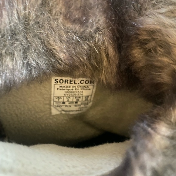 Purple suede and leather Sorel boots - Picture 4 of 5